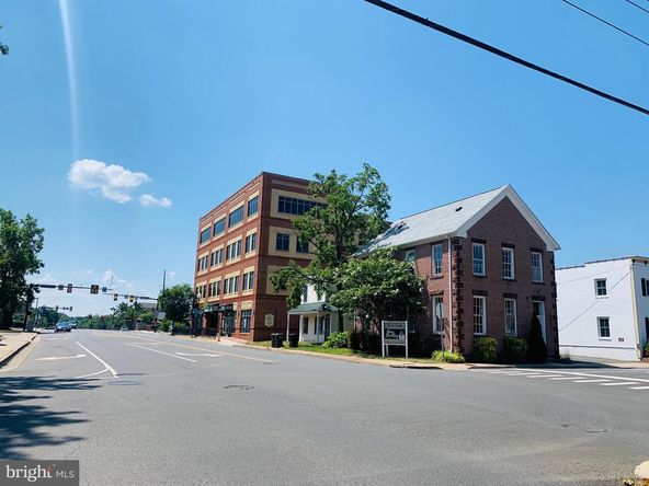 9251 Lee Ave, Manassas, VA 20110